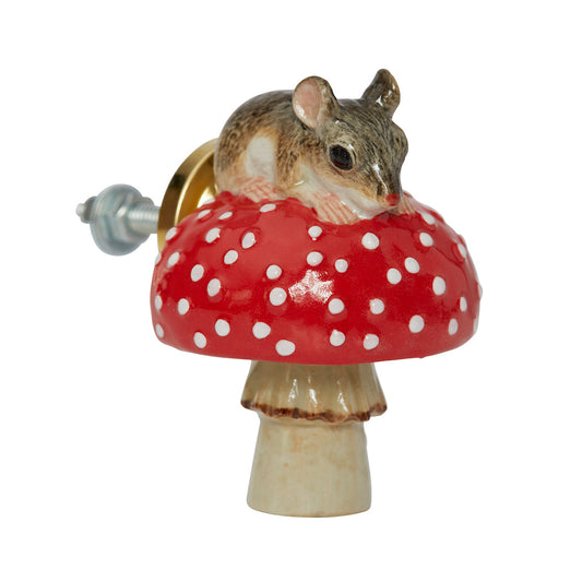 Souris sur la poignée de porte Toadstool